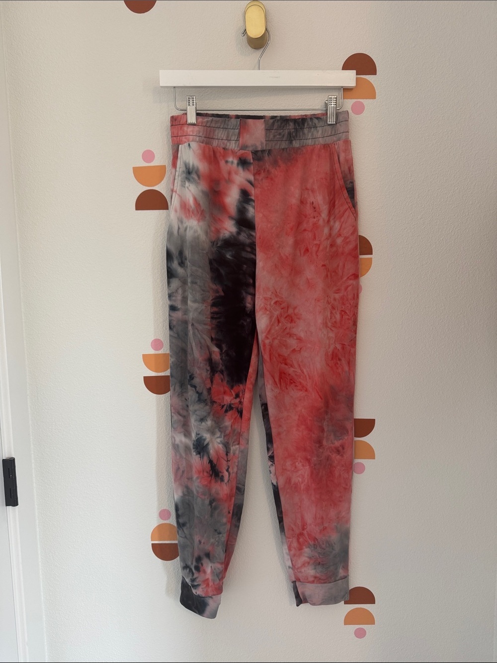 Jolie and Joy Tie-Dye Casual Joggers in Coral & Gray 0002